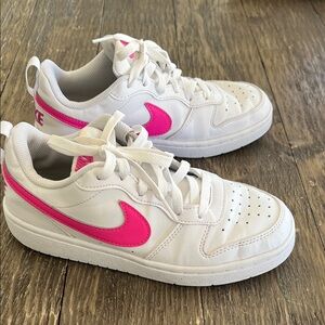 Nike Kids Sneakers in White and Pink